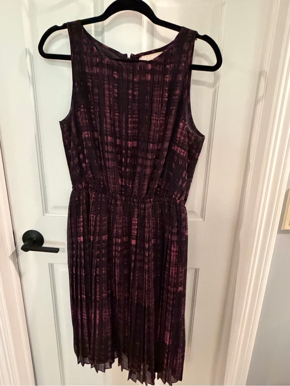 Banana Republic Sleeveless Pleated Midi Dress in Plum and Magenta
